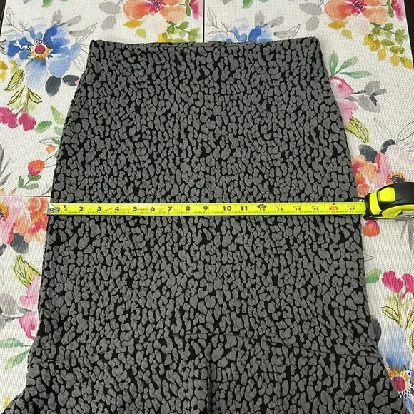 Micheal Kors Skirt Flare Bottom. Size Small - Picture 10 of 11
